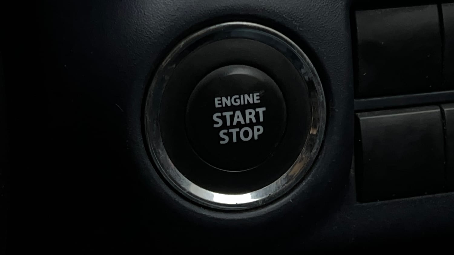 Used 2022 Maruti Suzuki Baleno Zeta MT Petrol Manual top_features Keyless start