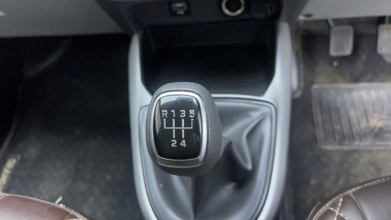 Used 2022 Hyundai Grand i10 Nios Sportz U2 1.2 CRDi Diesel Manual interior GEAR  KNOB VIEW
