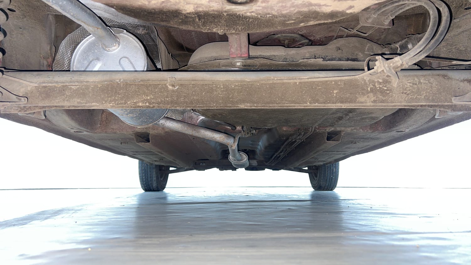 Used 2017 Renault Kwid 1.0 RXT AMT Opt Petrol Automatic extra REAR UNDERBODY VIEW (TAKEN FROM REAR)