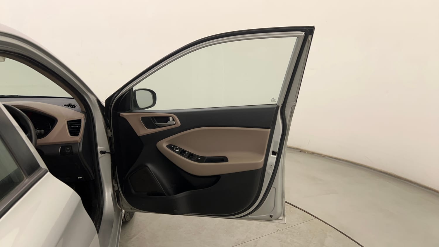 Used 2017 Hyundai Elite i20 Sportz 1.2 Petrol Manual interior RIGHT FRONT DOOR OPEN VIEW