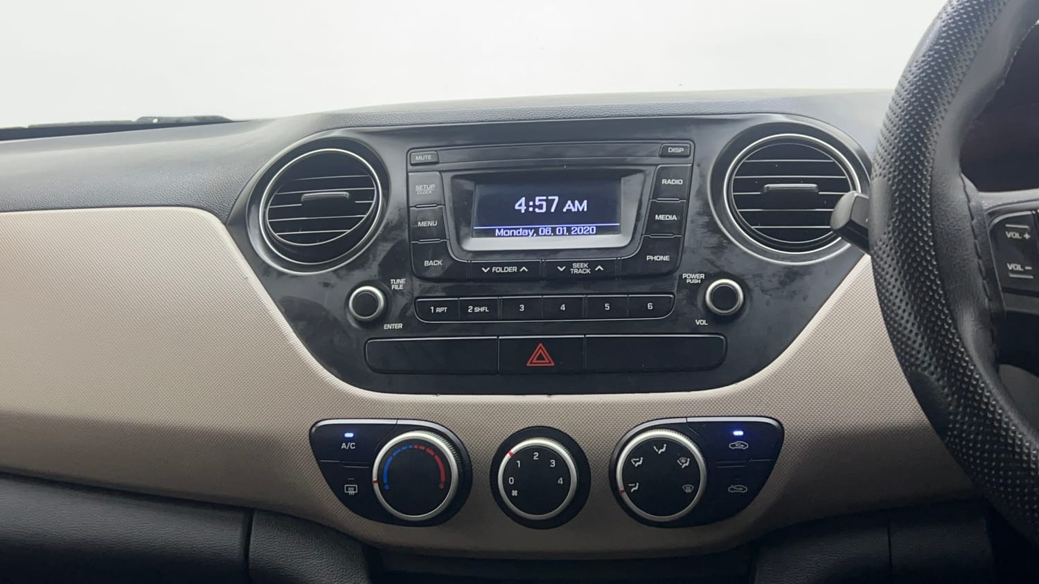 Used 2020 Hyundai Xcent S Petrol+cng(outside fitted) Cng Manual interior MUSIC SYSTEM & AC CONTROL VIEW