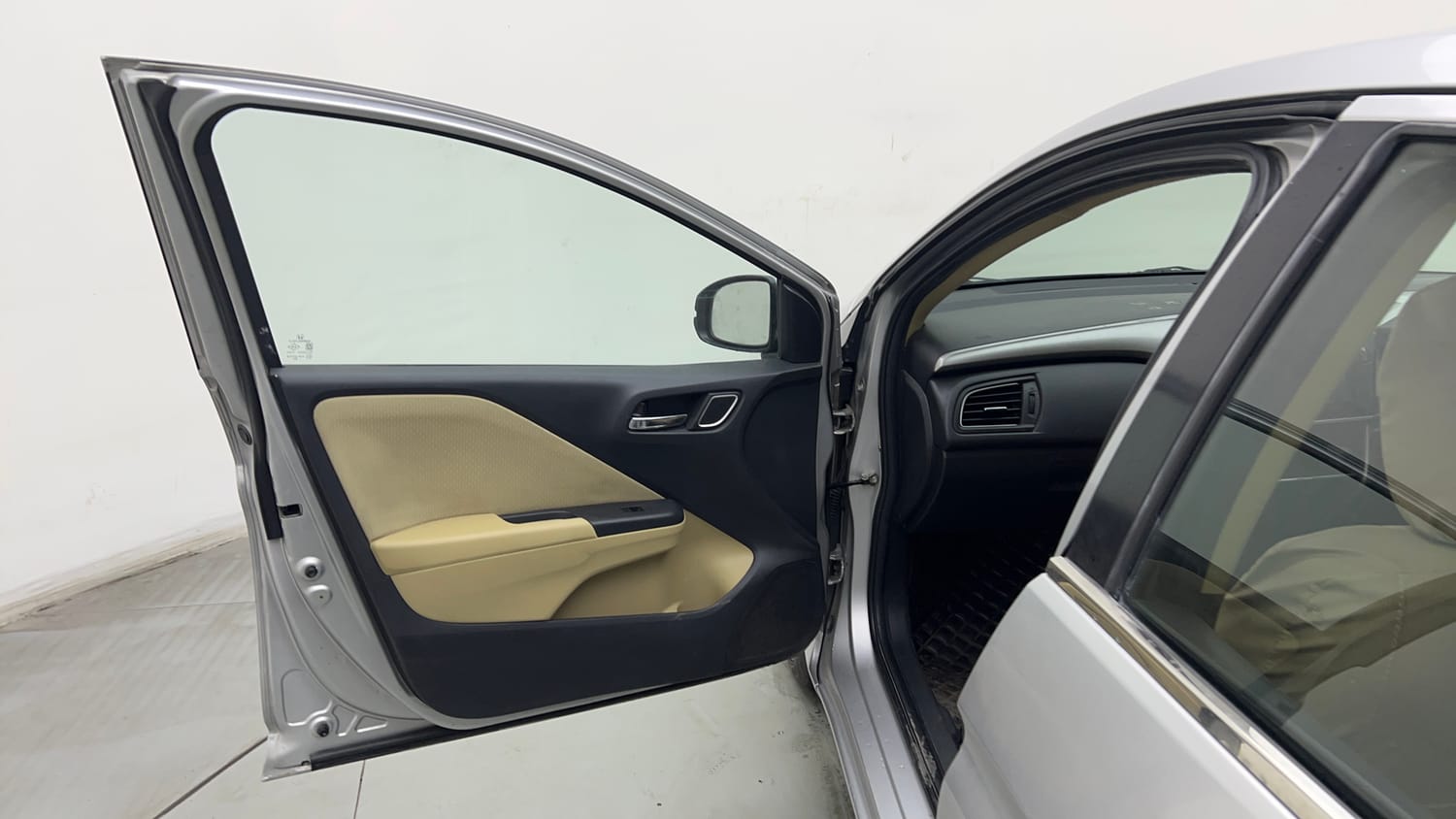 Used 2018 Honda City V Petrol Petrol Manual interior LEFT FRONT DOOR OPEN VIEW