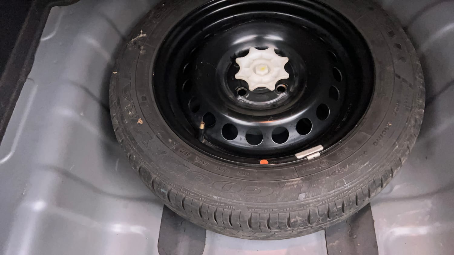 Used 2016 Hyundai Xcent SX 1.2 Petrol Manual tyres SPARE TYRE VIEW