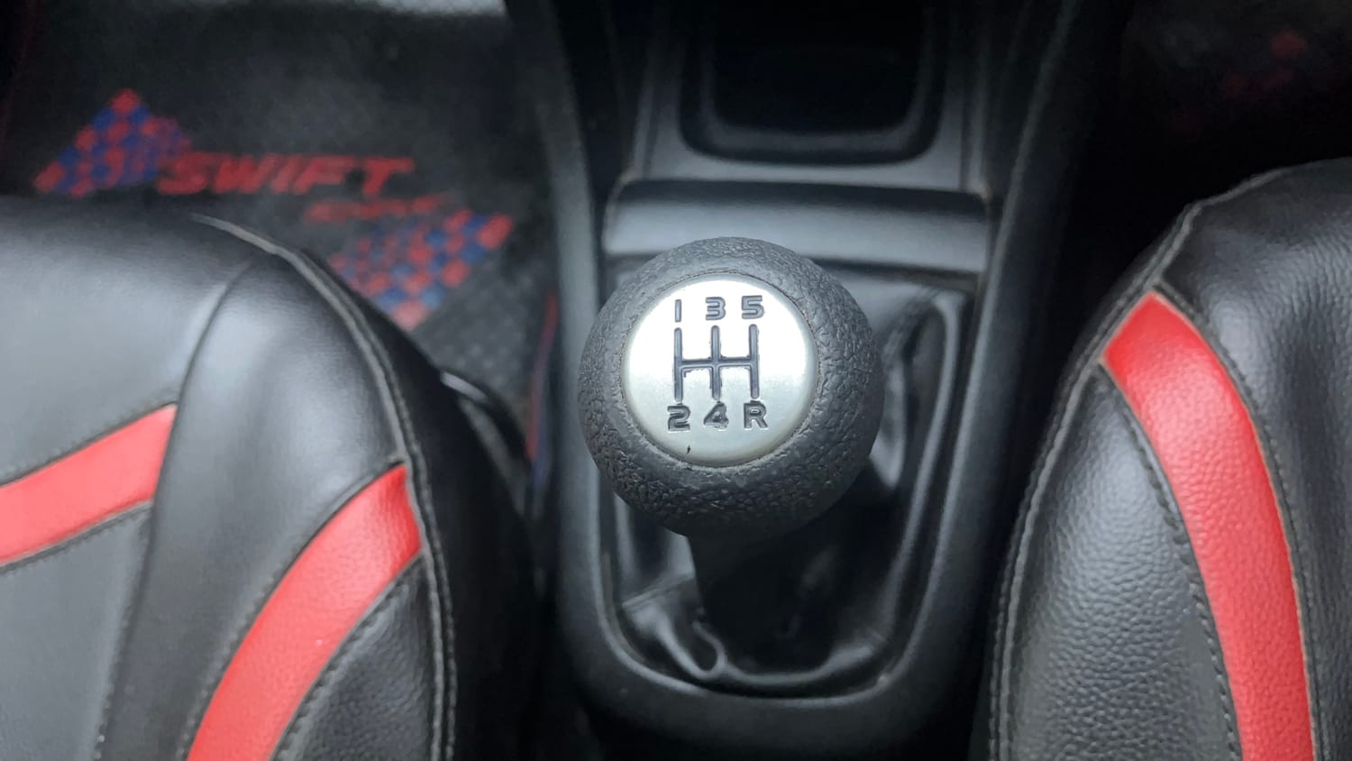 Used 2013 Maruti Suzuki Swift VXi Petrol Manual interior GEAR  KNOB VIEW