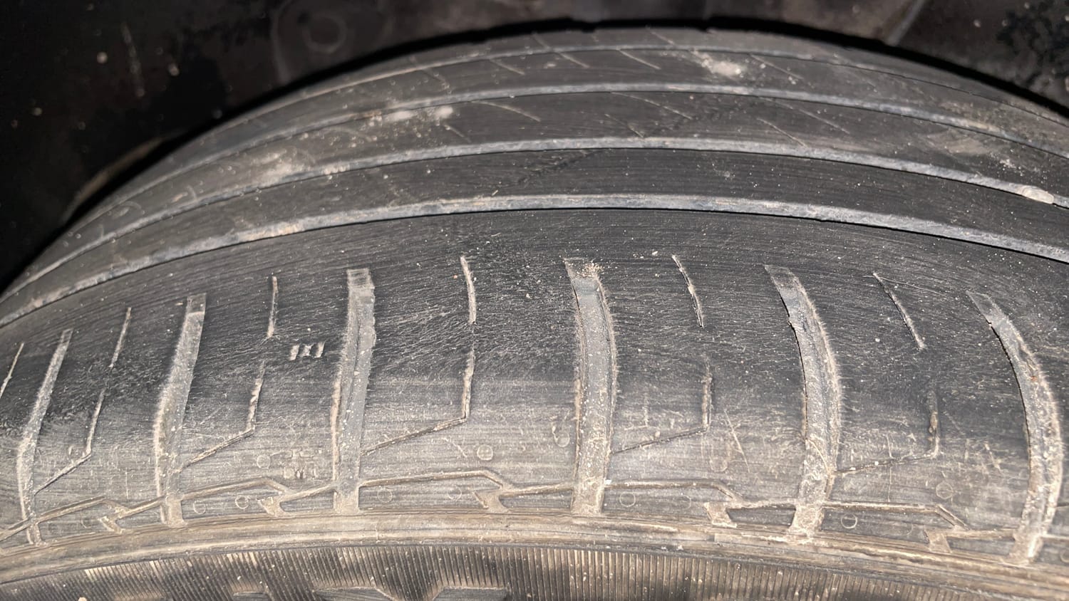 Used 2022 Kia Seltos X Line 1.4 DCT Petrol Automatic tyres RIGHT REAR TYRE TREAD VIEW