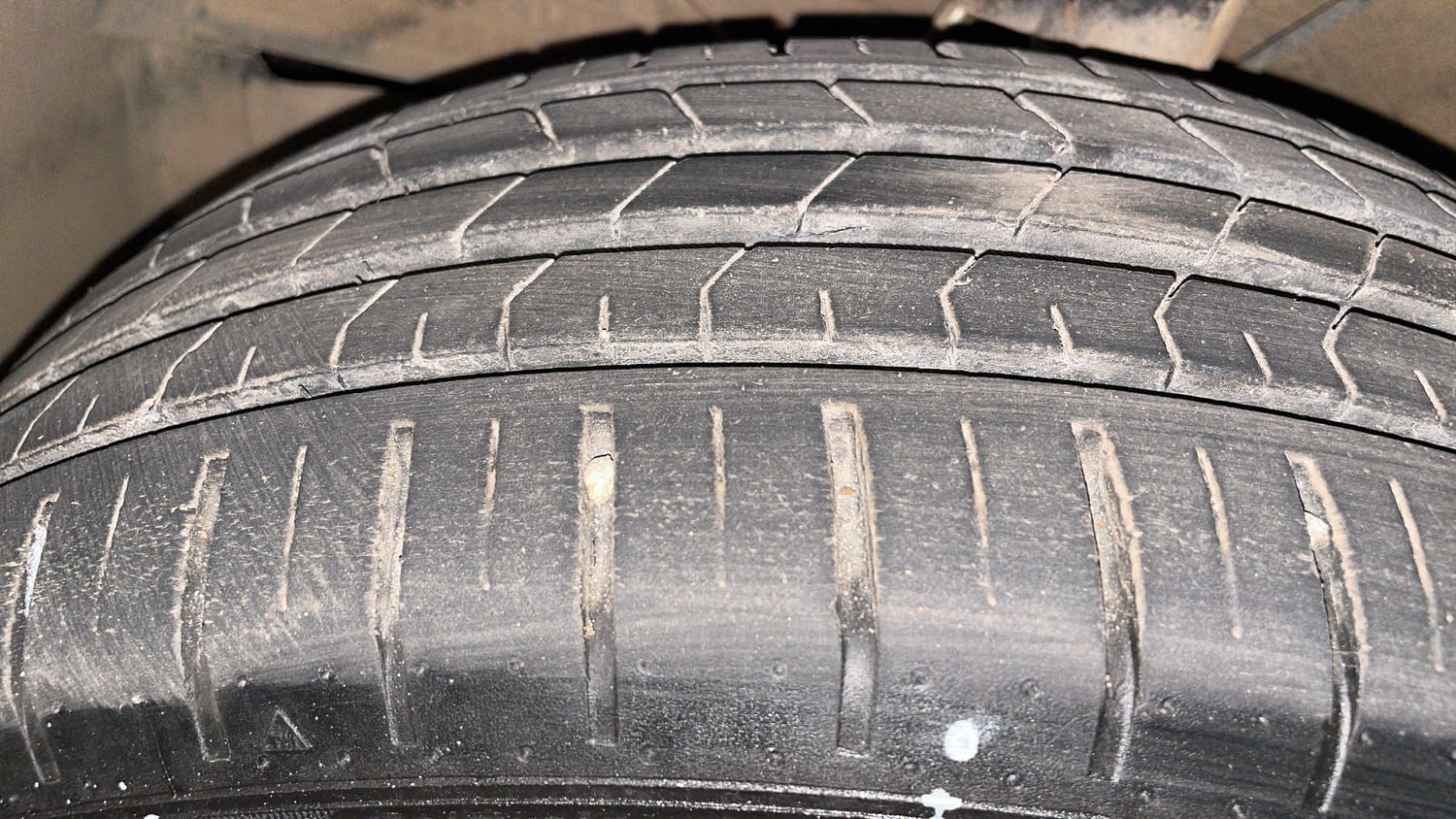 Used 2024 Toyota Glanza V AMT Petrol Automatic tyres LEFT FRONT TYRE TREAD VIEW