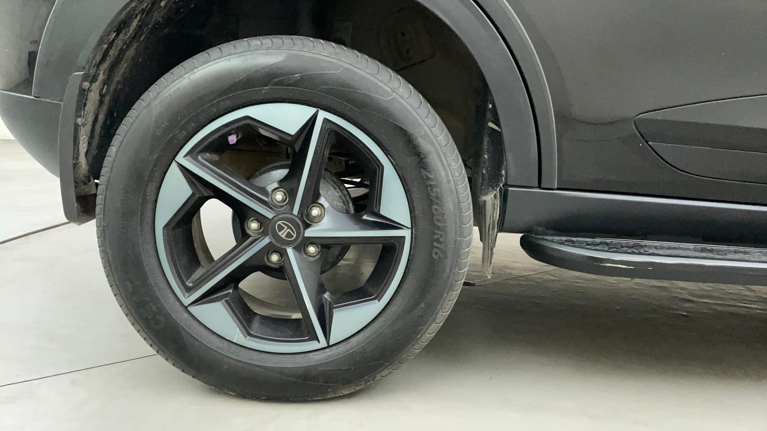 Used 2025 Tata Nexon Creative Plus (S) 1.2 6AMT Dark Edition Petrol Automatic tyres RIGHT REAR TYRE RIM VIEW