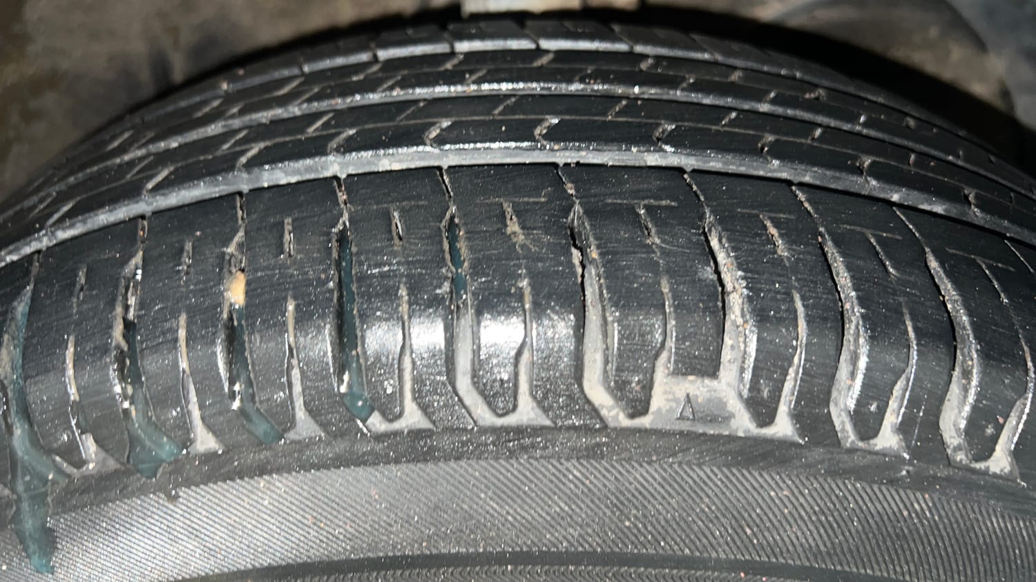 Used 2022 Maruti Suzuki XL6 Zeta AT Petrol Petrol Automatic tyres RIGHT FRONT TYRE TREAD VIEW