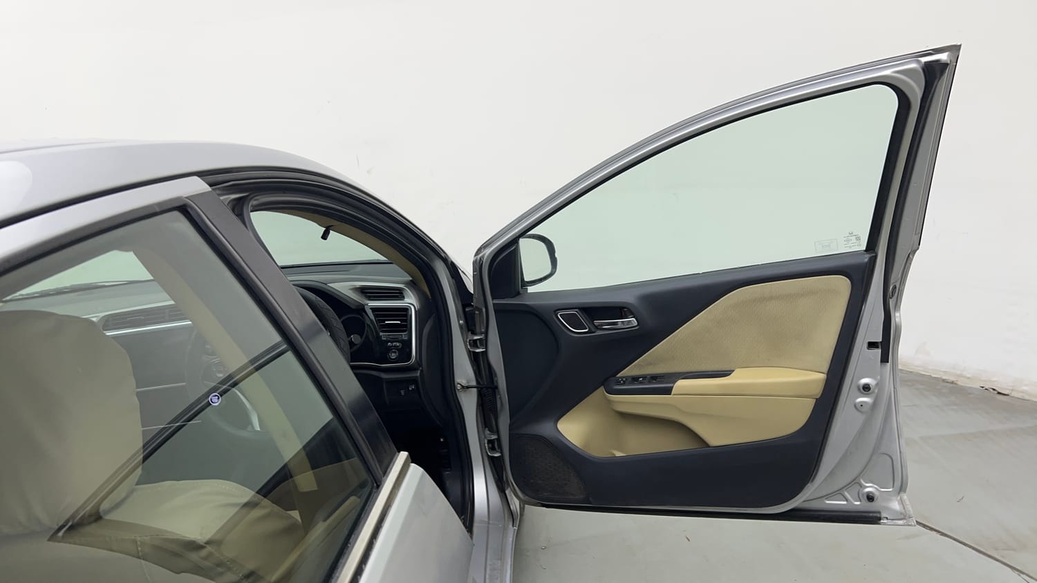 Used 2018 Honda City V Petrol Petrol Manual interior RIGHT FRONT DOOR OPEN VIEW