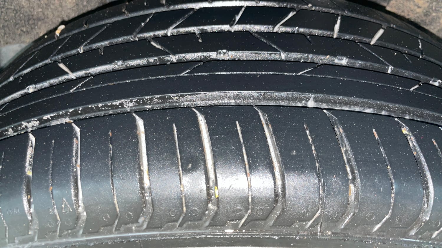 Used 2017 Maruti Suzuki Baleno Alpha 1.2 Petrol Manual tyres LEFT REAR TYRE TREAD VIEW