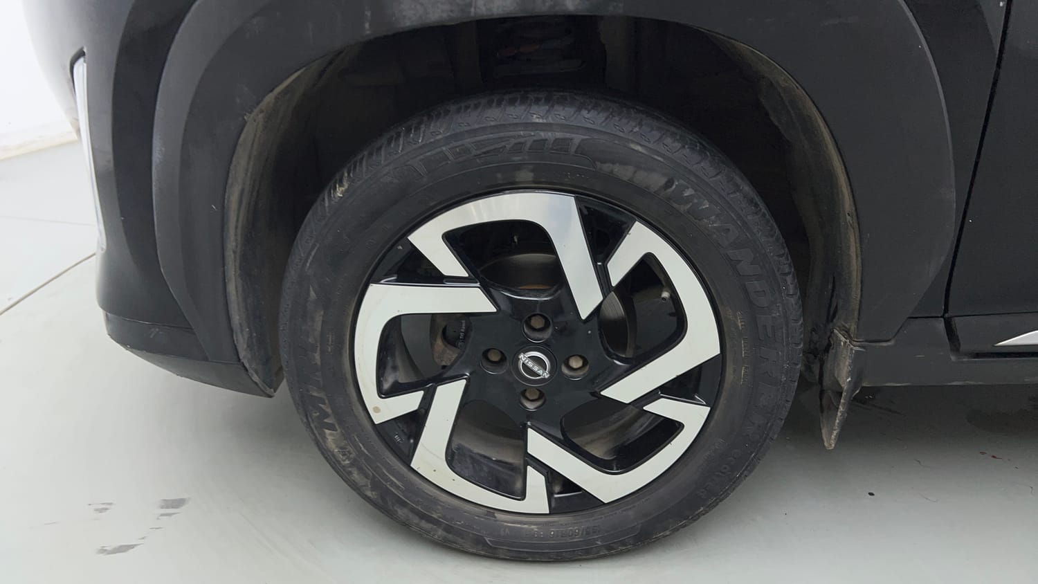 Used 2023 Nissan Magnite XV Premium Turbo CVT Petrol Automatic tyres LEFT FRONT TYRE RIM VIEW