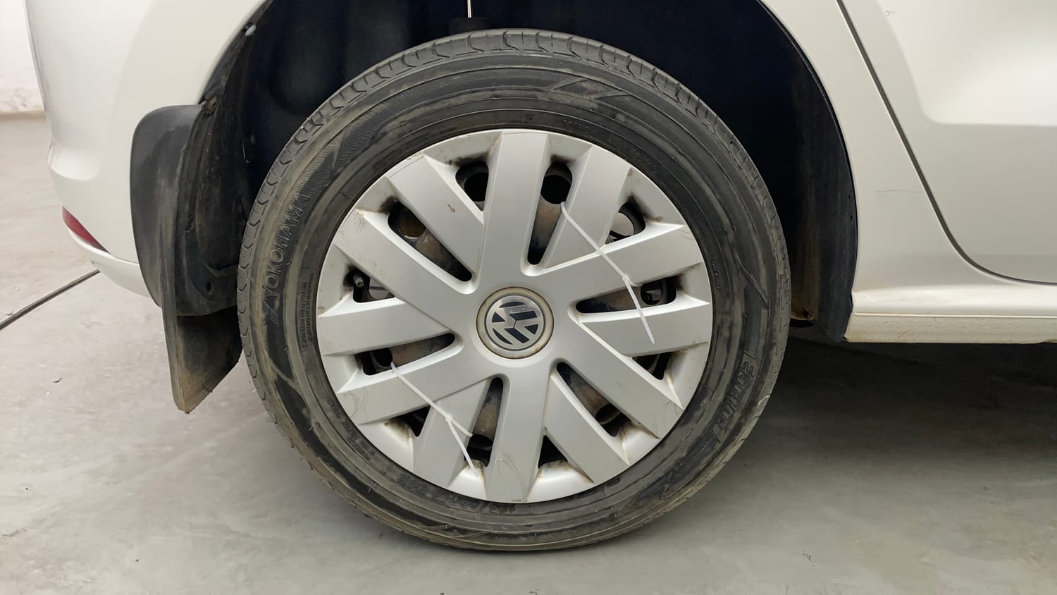 Used 2015 Volkswagen Polo Comfortline 1.2L (P) Petrol Manual tyres RIGHT REAR TYRE RIM VIEW