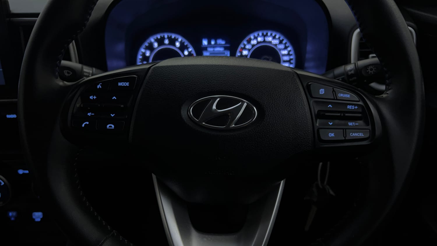 Used 2021 Hyundai Venue SX 1.0 Turbo iMT Petrol Manual top_features Airbags