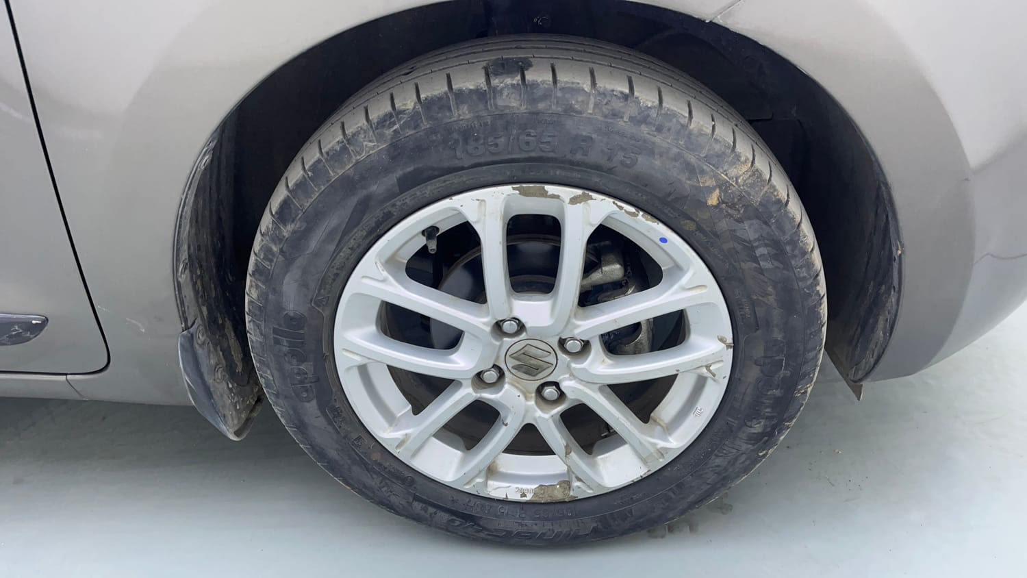 Used 2020 Maruti Suzuki Swift ZXi AMT Petrol Automatic tyres RIGHT FRONT TYRE RIM VIEW