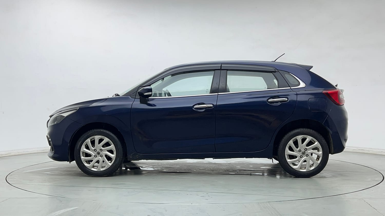 Used 2022 Maruti Suzuki Baleno Zeta MT Petrol Manual exterior LEFT SIDE VIEW