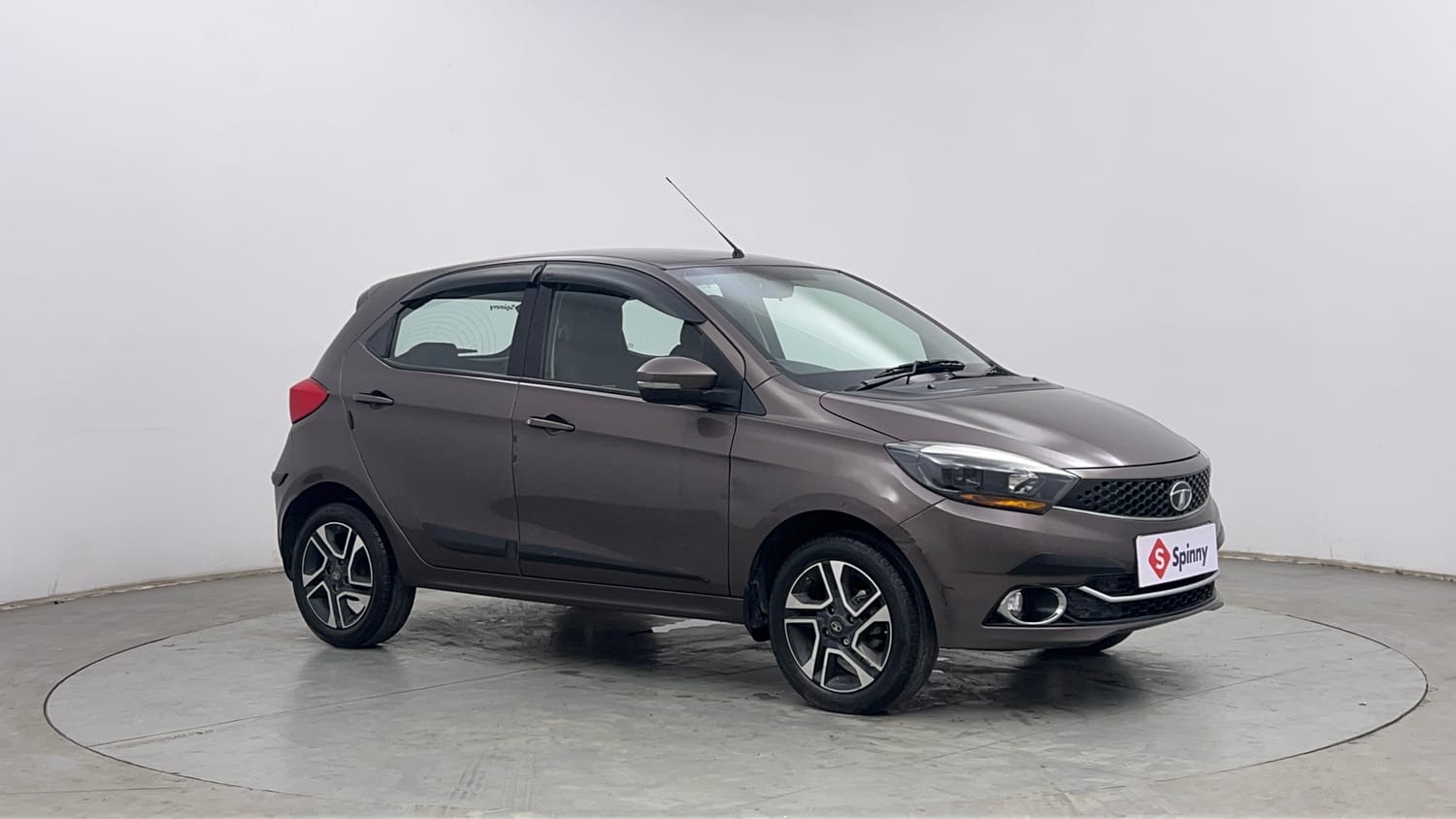 Used 2019 Tata Tiago Revotron XZ Plus Petrol Manual exterior RIGHT FRONT CORNER VIEW