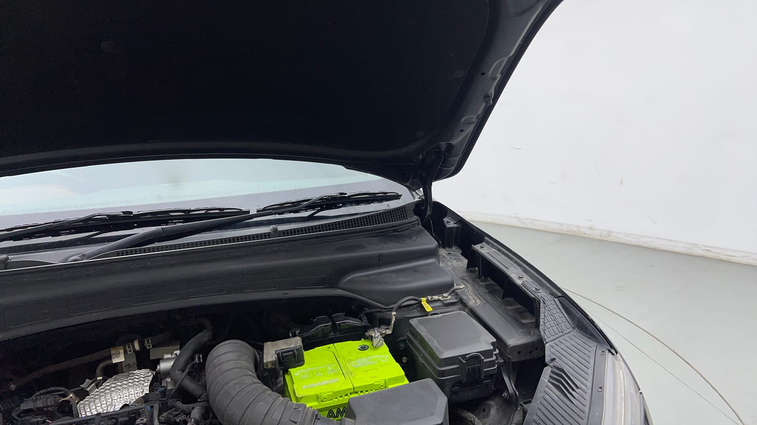 Used 2022 Hyundai Alcazar Signature (O) 7 Seater 1.5 Diesel AT Diesel Automatic engine ENGINE LEFT SIDE HINGE & APRON VIEW