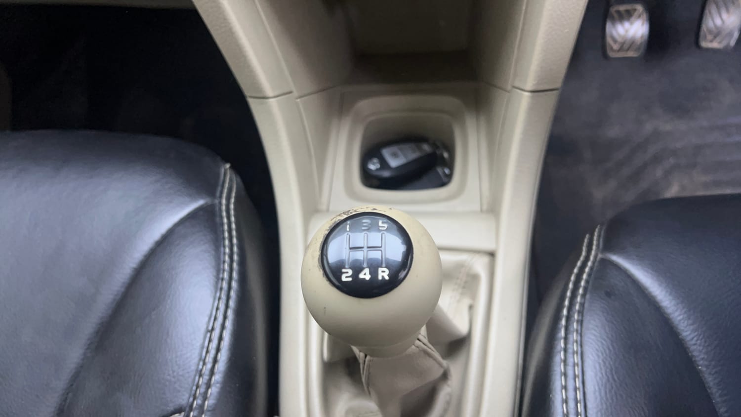 Used 2016 Maruti Suzuki Ertiga ZDI + SHVS Diesel Manual interior GEAR  KNOB VIEW