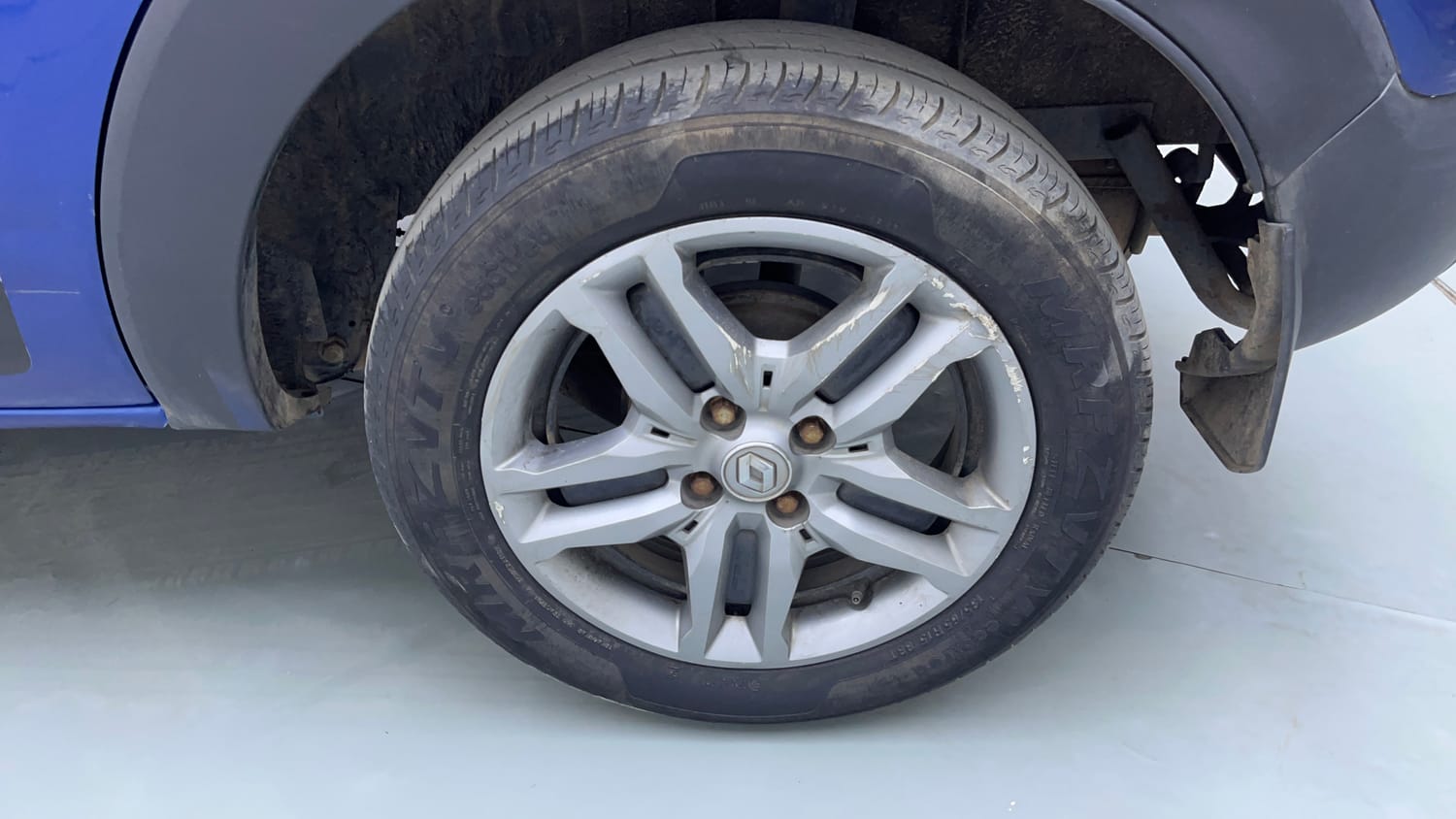 Used 2020 Renault Triber RXZ Petrol Manual tyres LEFT REAR TYRE RIM VIEW