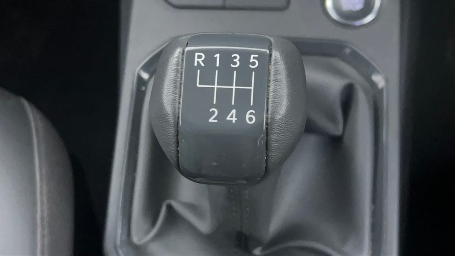 Used 2025 Kia Syros HTX 1.5 Diesel 6MT Diesel Manual interior GEAR  KNOB VIEW