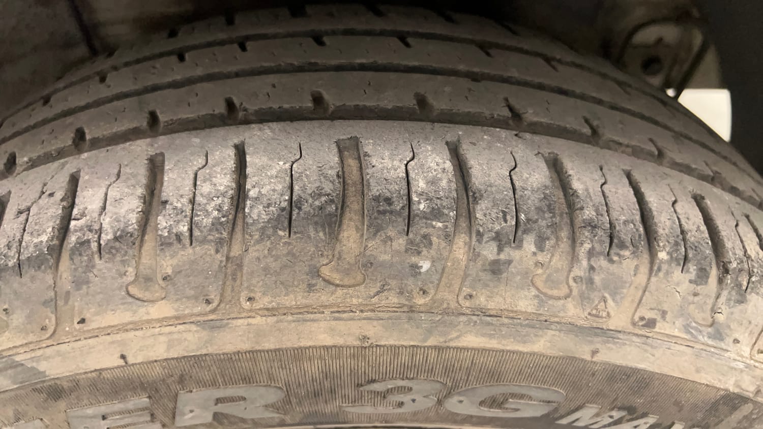 Used 2017 Hyundai Elite i20 Sportz 1.2 Petrol Manual tyres LEFT REAR TYRE TREAD VIEW