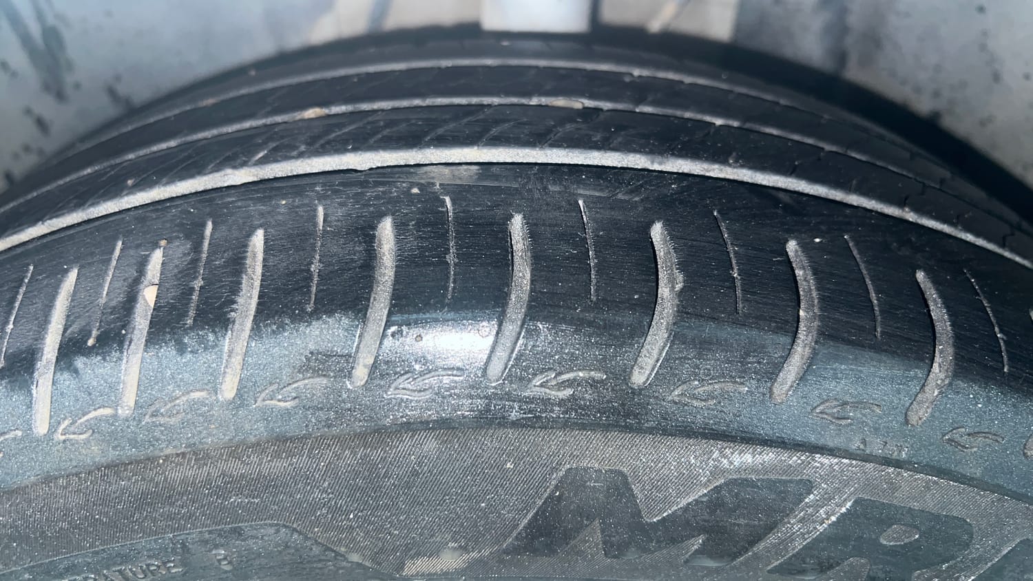 Used 2023 Tata Altroz XM Petrol Petrol Manual tyres LEFT FRONT TYRE TREAD VIEW