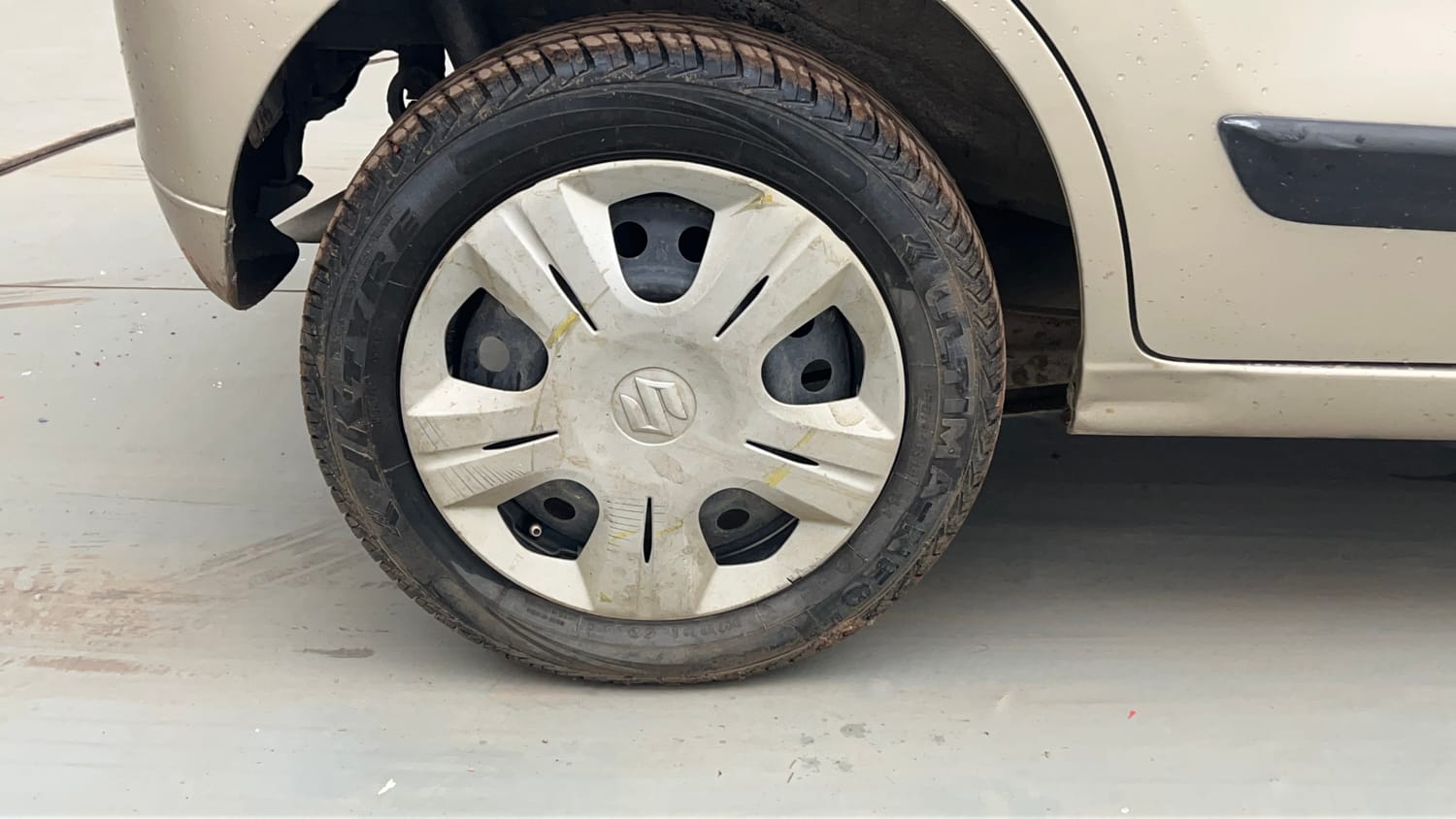 Used 2013 Maruti Suzuki Wagon R VXI Petrol Manual tyres RIGHT REAR TYRE RIM VIEW