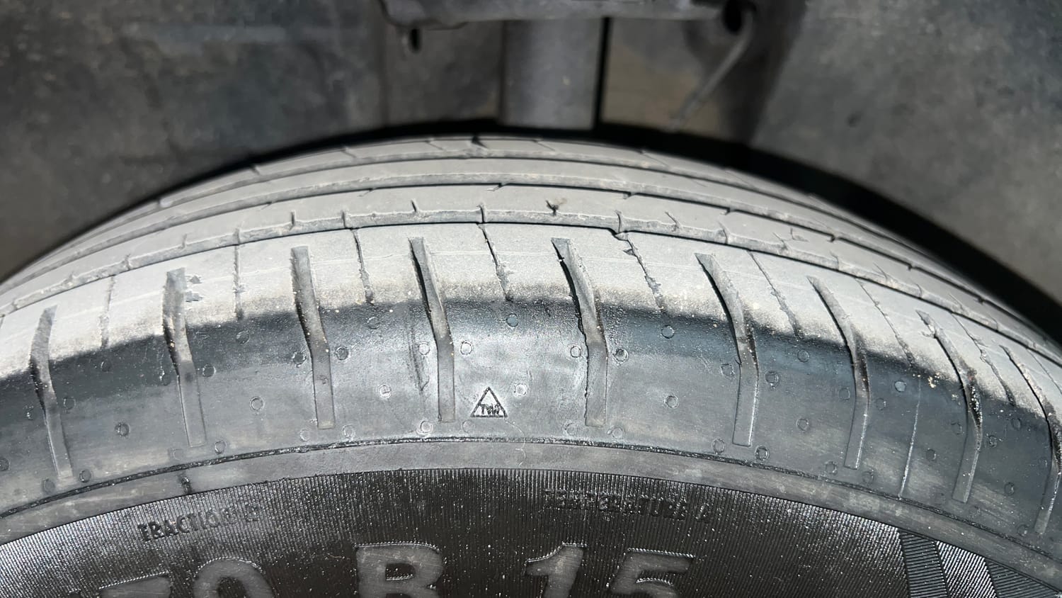 Used 2023 Tata Punch Adventure Rhythm Pack MT Petrol Manual tyres LEFT FRONT TYRE TREAD VIEW