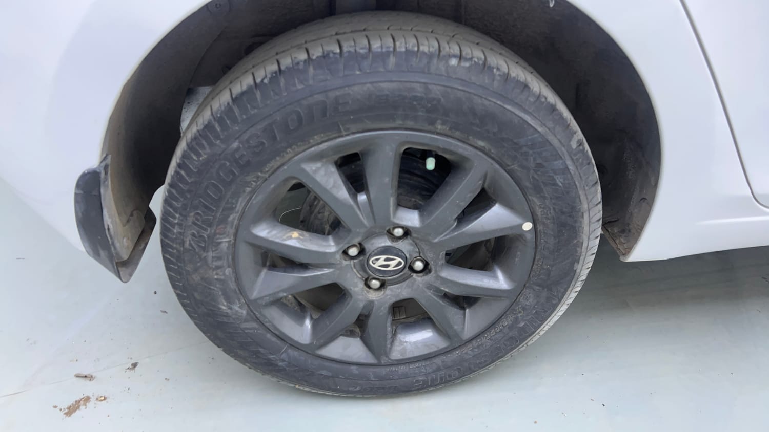 Used 2018 Hyundai Elite i20 Asta 1.2 AT Petrol Automatic tyres RIGHT REAR TYRE RIM VIEW