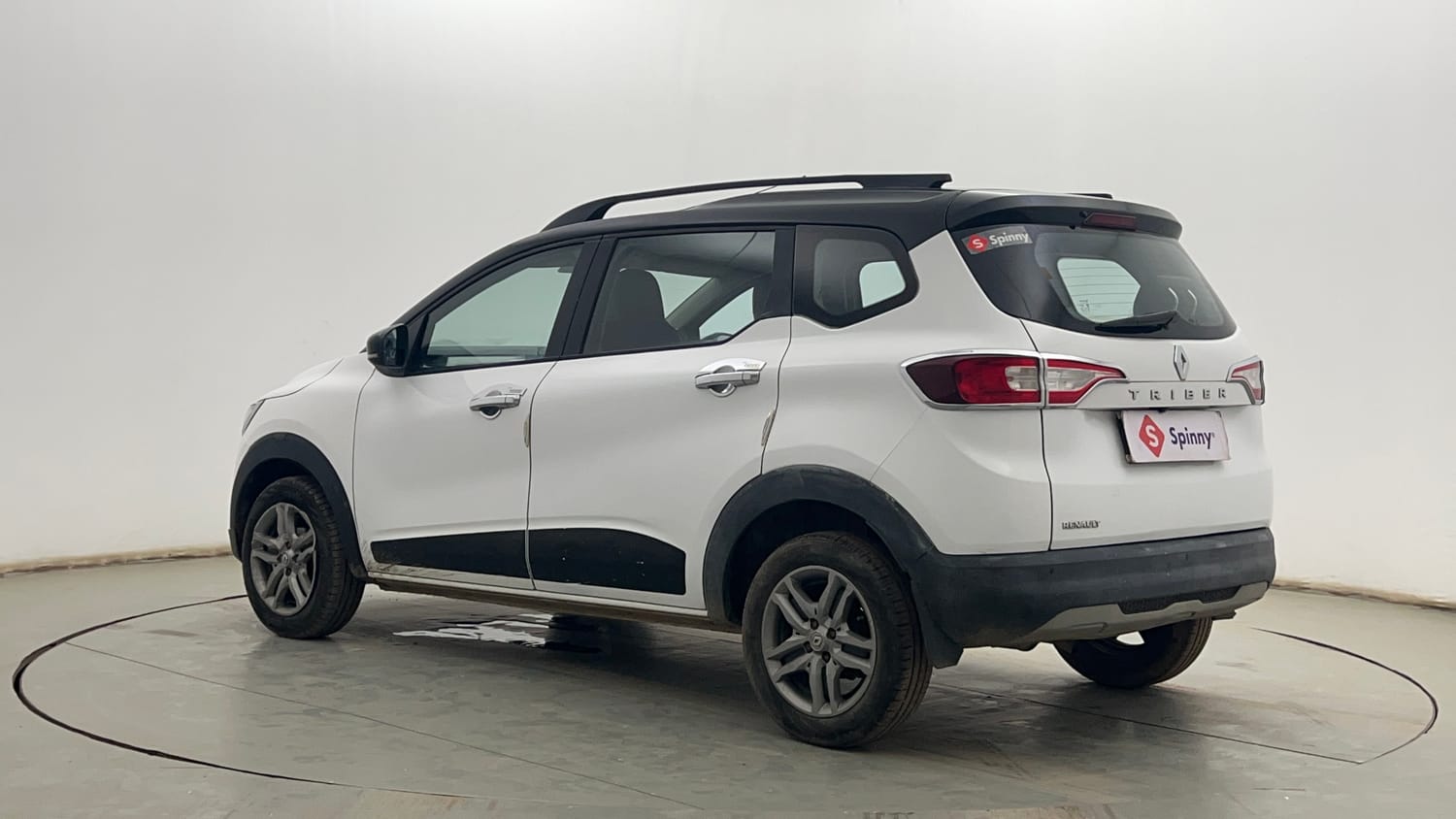 Used 2022 Renault Triber RXZ Dual Tone Petrol Manual exterior LEFT REAR CORNER VIEW