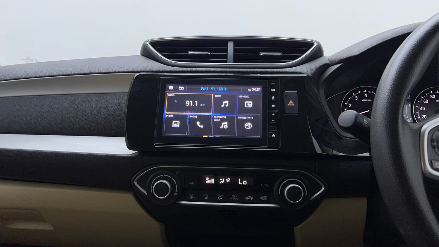 Used 2022 Honda Amaze VX CVT 1.2 Petrol Petrol Automatic top_features Touch screen infotainment system