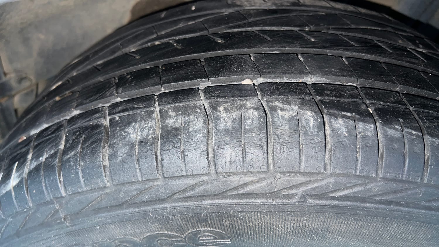 Used 2022 Tata Nexon XZ Plus (HS) Petrol Manual tyres LEFT REAR TYRE TREAD VIEW