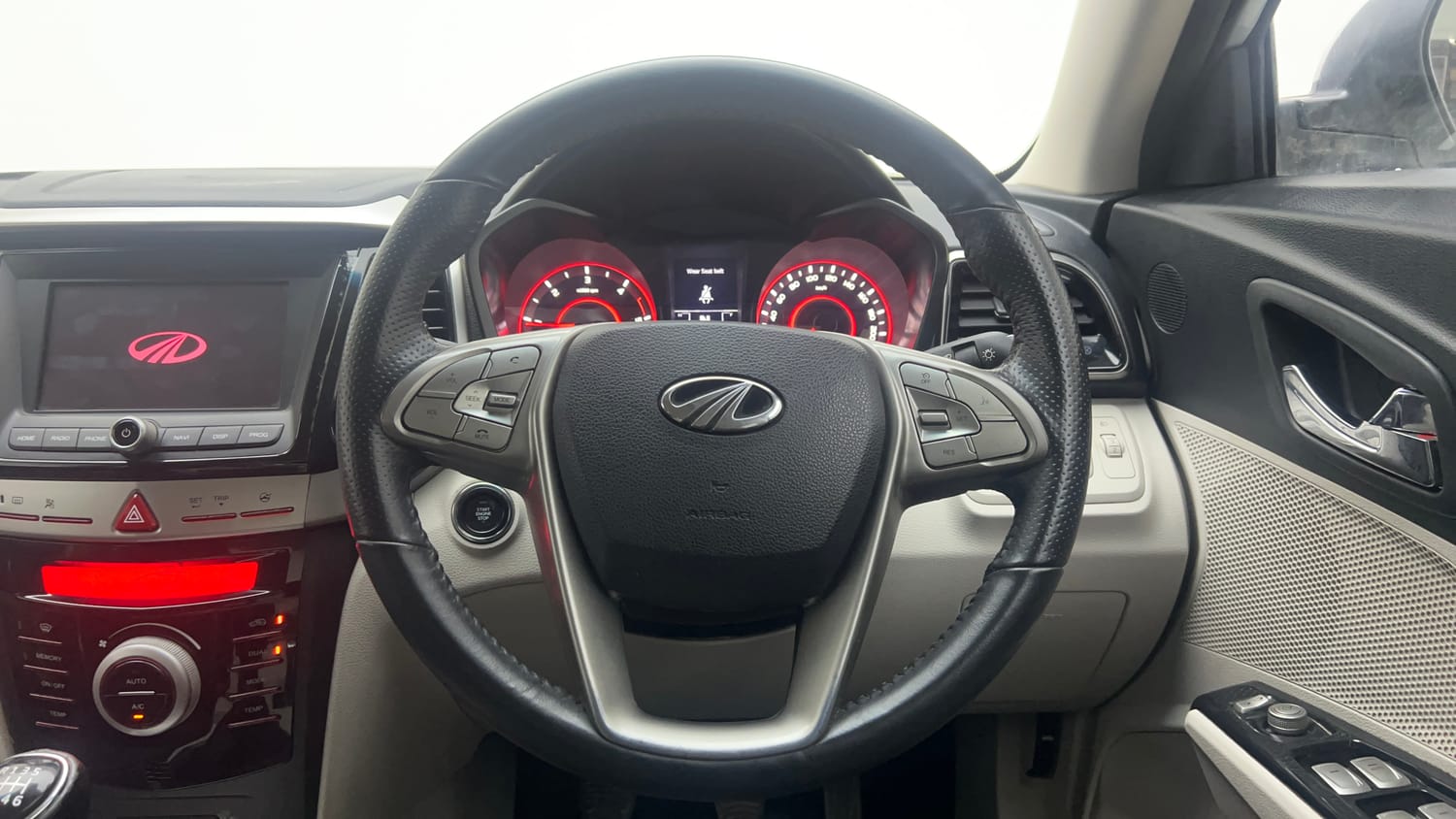 Used 2022 Mahindra XUV 300 W8 1.5 Diesel Diesel Manual interior STEERING VIEW
