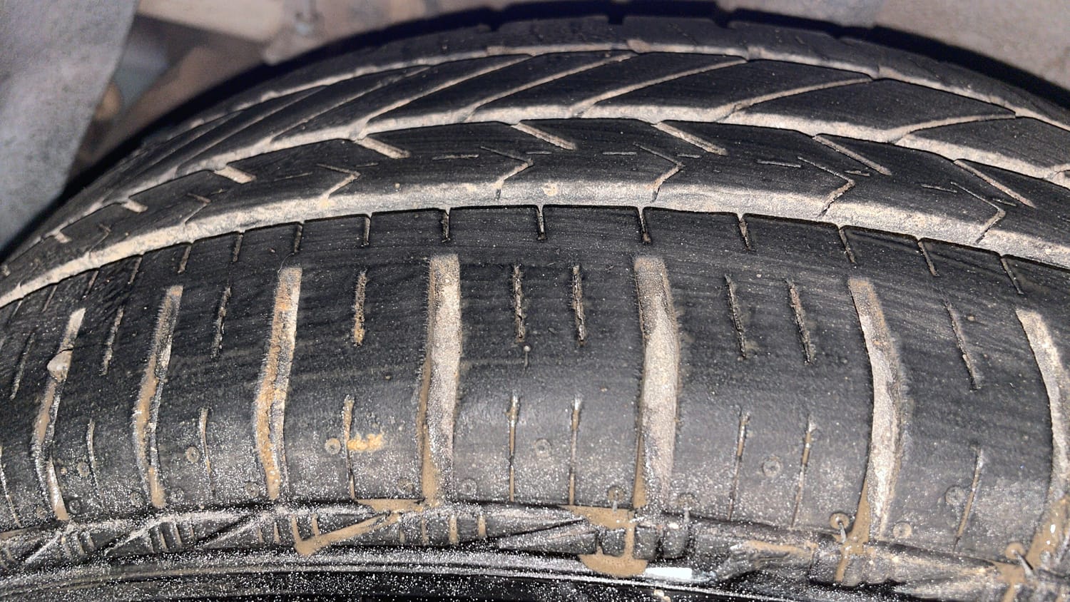 Used 2014 Hyundai Grand i10 Sportz 1.2 Kappa VTVT Petrol Manual tyres RIGHT REAR TYRE TREAD VIEW