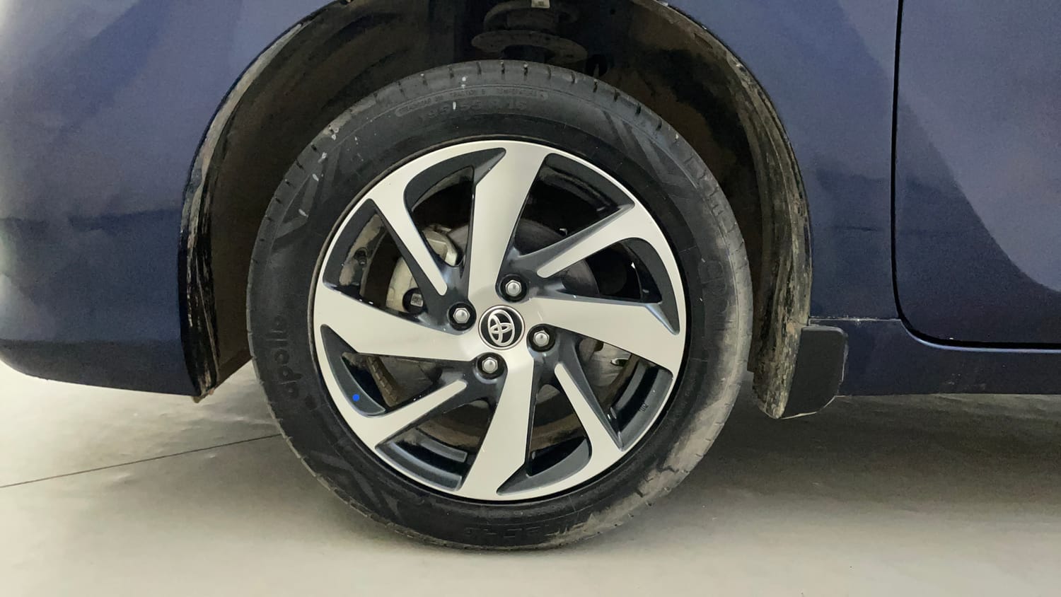 Used 2024 Toyota Glanza V AMT Petrol Automatic tyres LEFT FRONT TYRE RIM VIEW