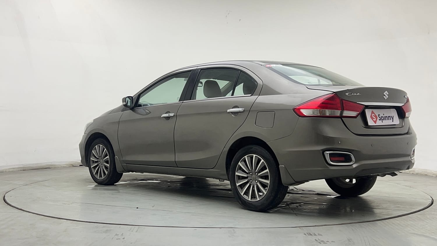 Used 2018 Maruti Suzuki Ciaz Alpha Hybrid 1.5 Petrol Manual exterior LEFT REAR CORNER VIEW