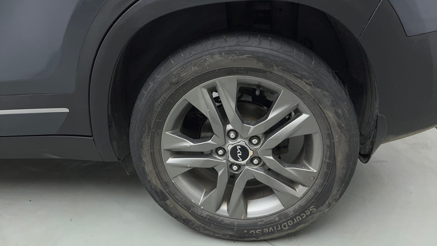 Used 2022 Kia Seltos HTX Plus 1.5 Diesel Diesel Manual tyres LEFT REAR TYRE RIM VIEW