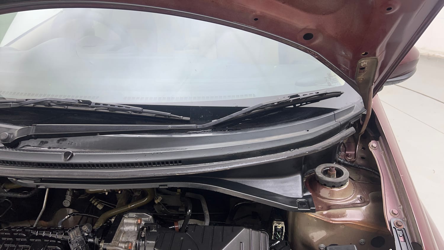 Used 2015 Honda Amaze 1.2 S i-VTEC Petrol Manual engine ENGINE LEFT SIDE HINGE & APRON VIEW