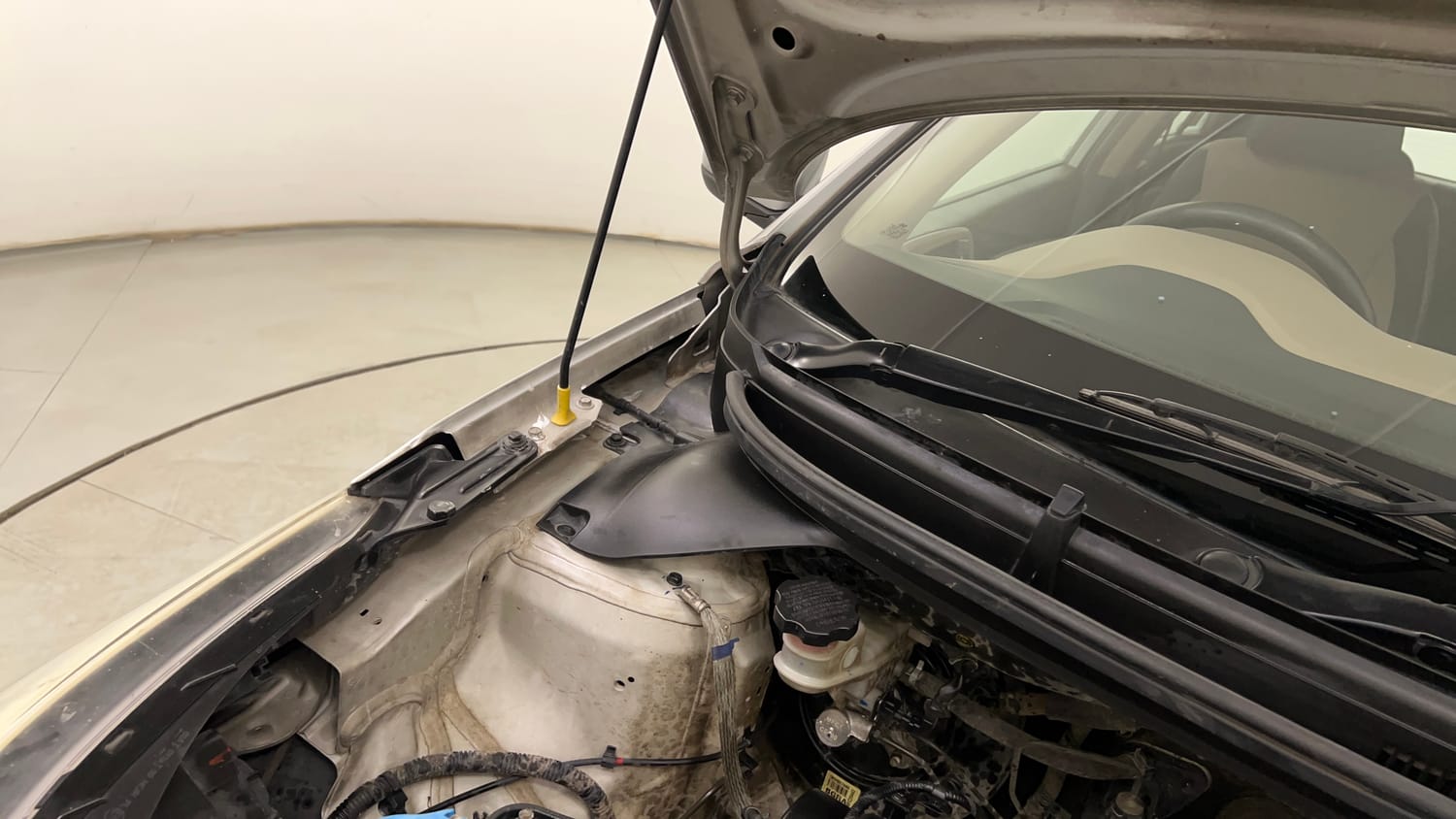 Used 2017 Hyundai Elite i20 Sportz 1.2 Petrol Manual engine ENGINE RIGHT SIDE HINGE & APRON VIEW