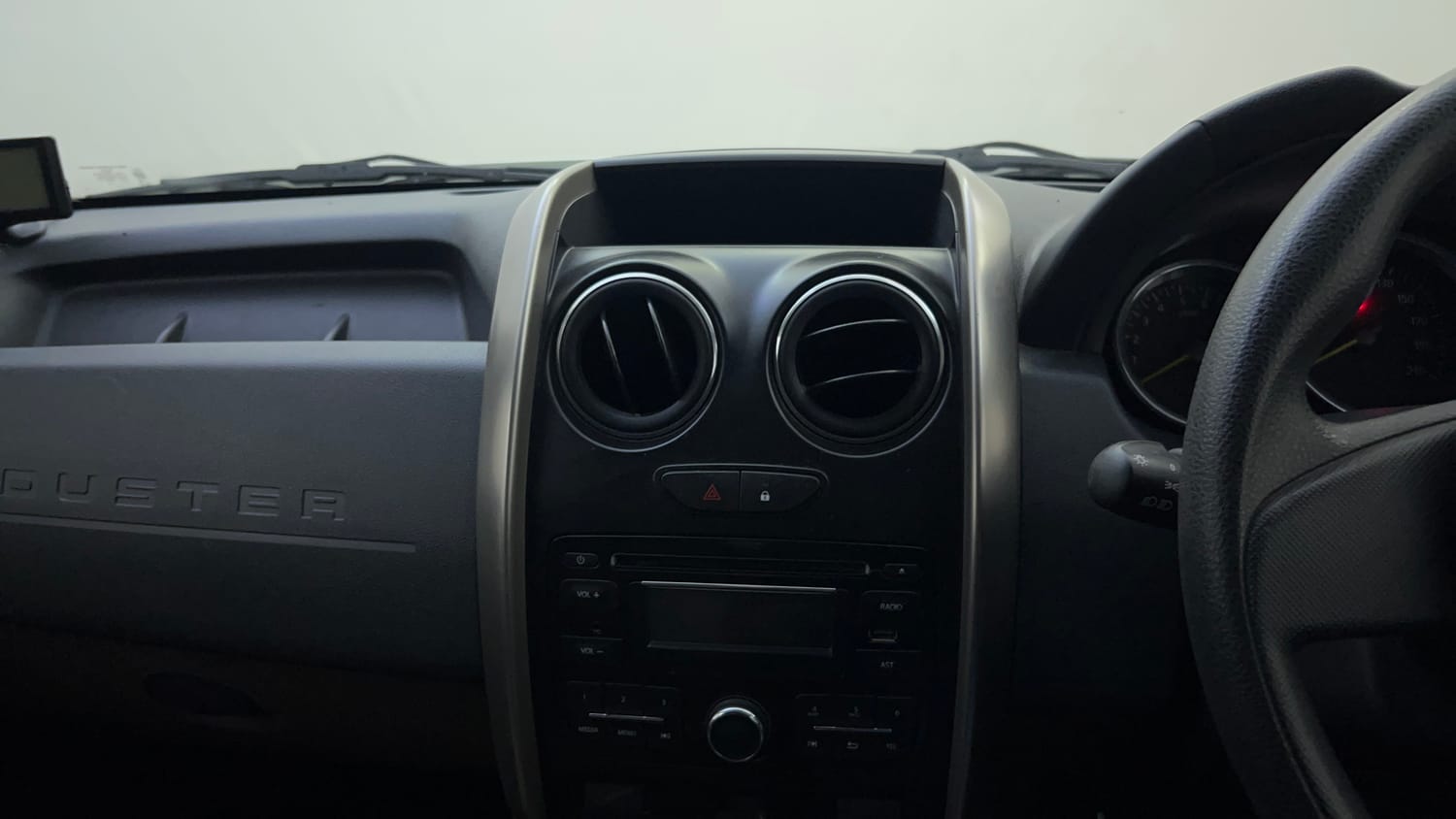 Used 2016 Renault Duster 110 PS RXL 4X2 MT Diesel Manual top_features Integrated (in-dash) music system