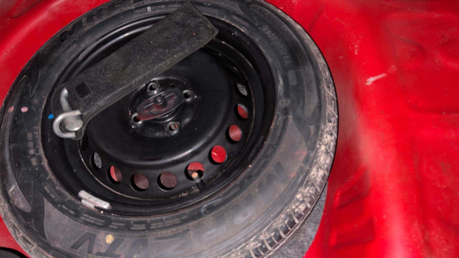 Used 2016 Maruti Suzuki Baleno Zeta 1.2 AT Petrol Automatic tyres SPARE TYRE VIEW