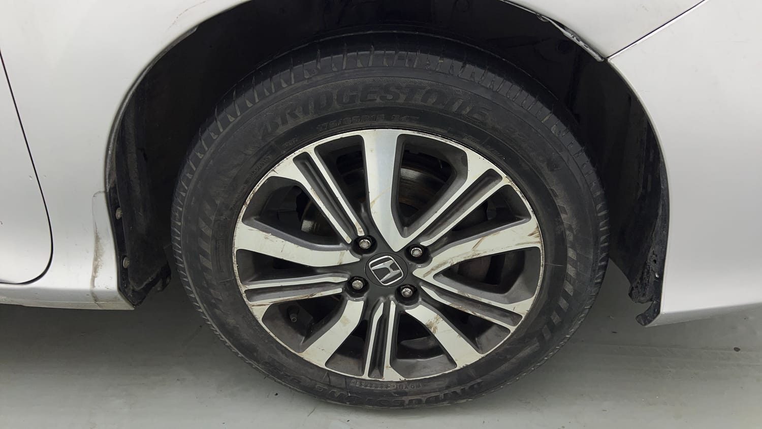 Used 2018 Honda City V Petrol Petrol Manual tyres RIGHT FRONT TYRE RIM VIEW