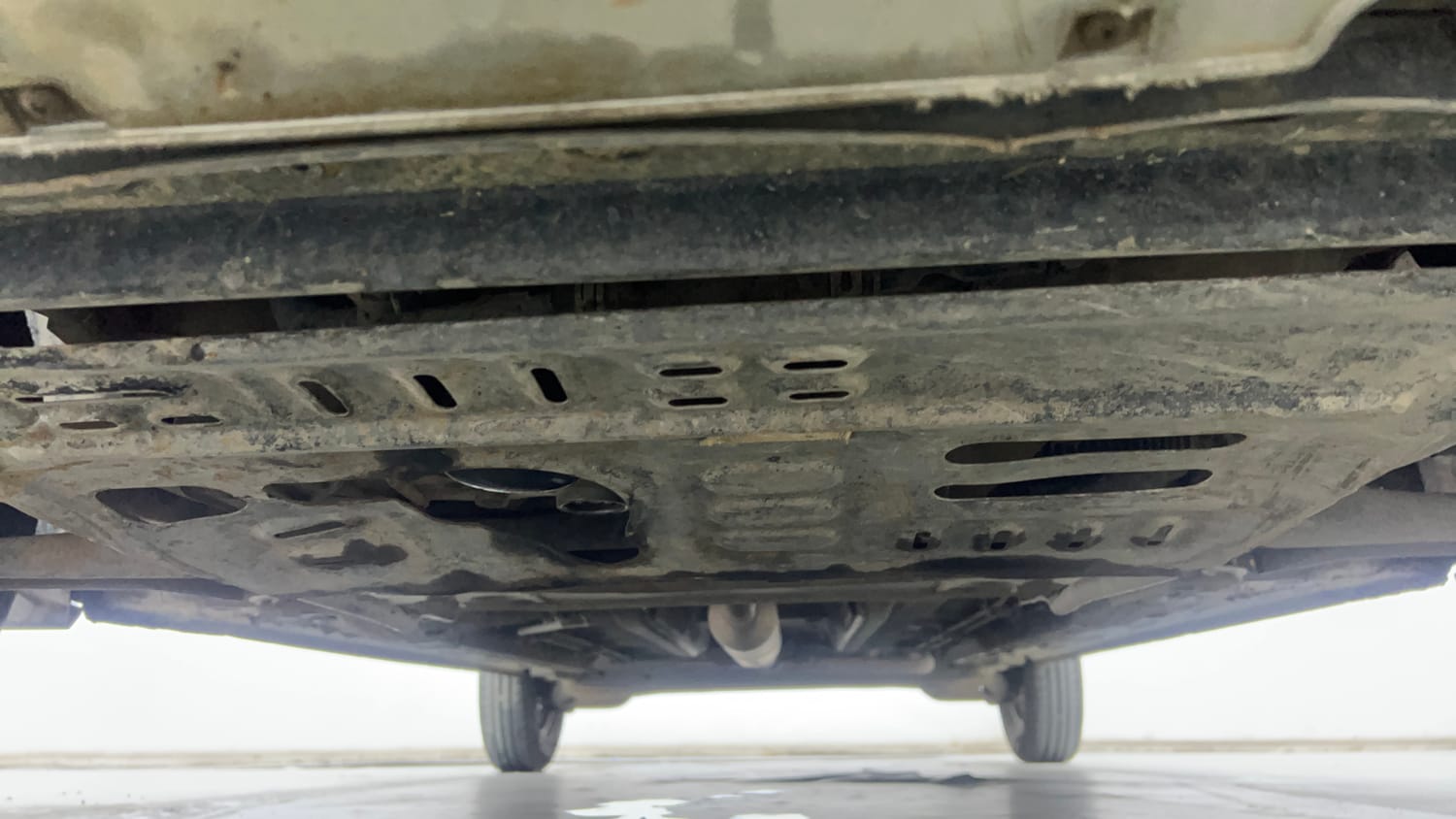Used 2021 Renault Triber RXT Petrol Manual extra FRONT LEFT UNDERBODY VIEW
