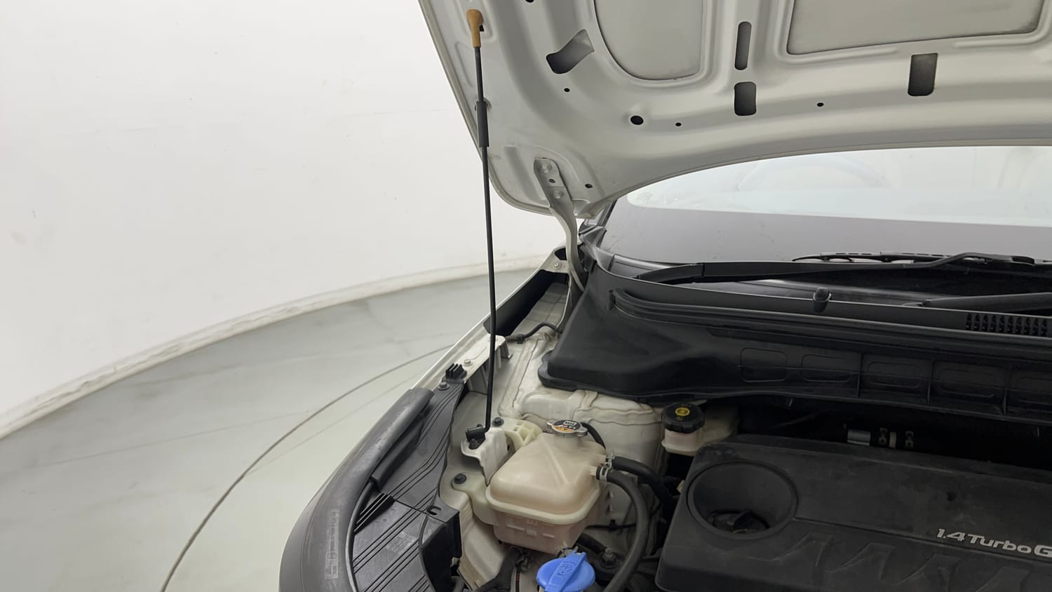 Used 2022 Kia Carens Luxury Plus 1.4 Petrol DCT 7 STR Petrol Automatic engine ENGINE RIGHT SIDE HINGE & APRON VIEW