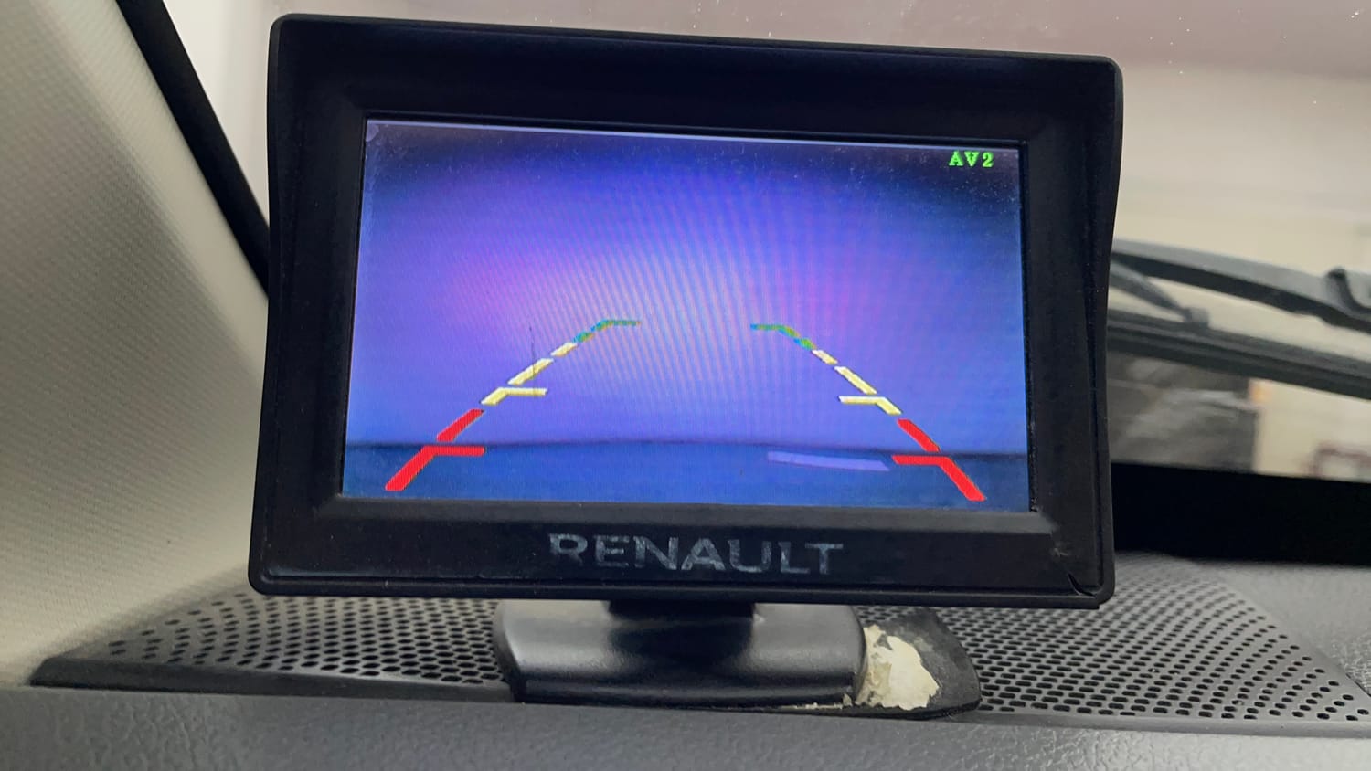 Used 2018 Renault Kwid 1.0 RXT AMT Opt Petrol Automatic top_features Rear camera
