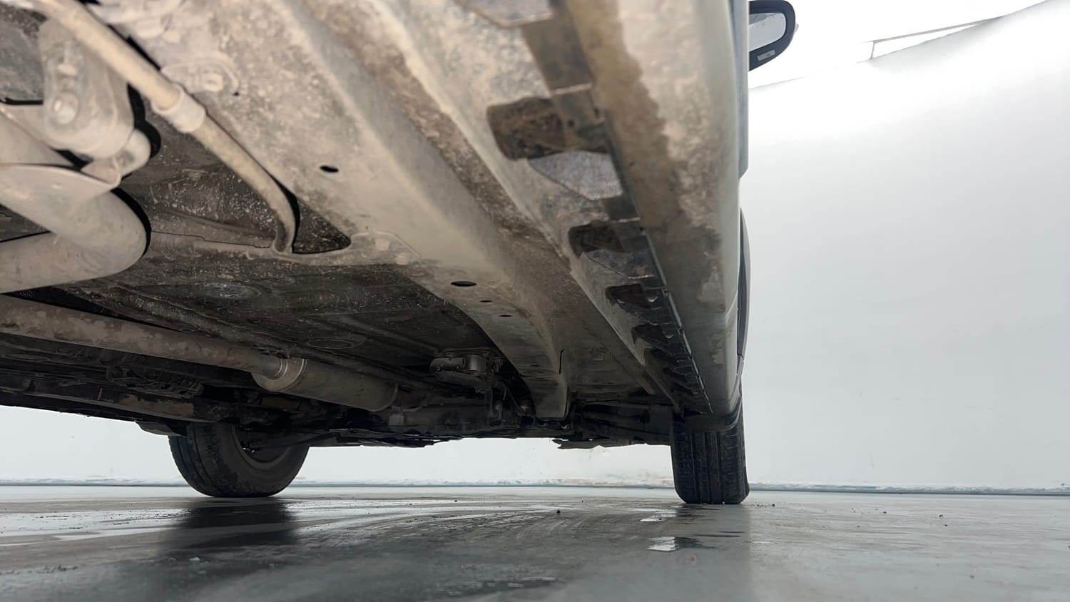 Used 2022 Maruti Suzuki XL6 Zeta AT Petrol Petrol Automatic extra REAR RIGHT UNDERBODY VIEW