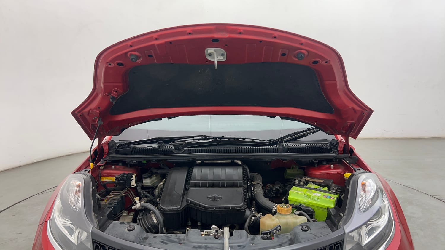 Used 2019 Tata Nexon XZ Plus Diesel Diesel Manual engine ENGINE & BONNET OPEN FRONT VIEW