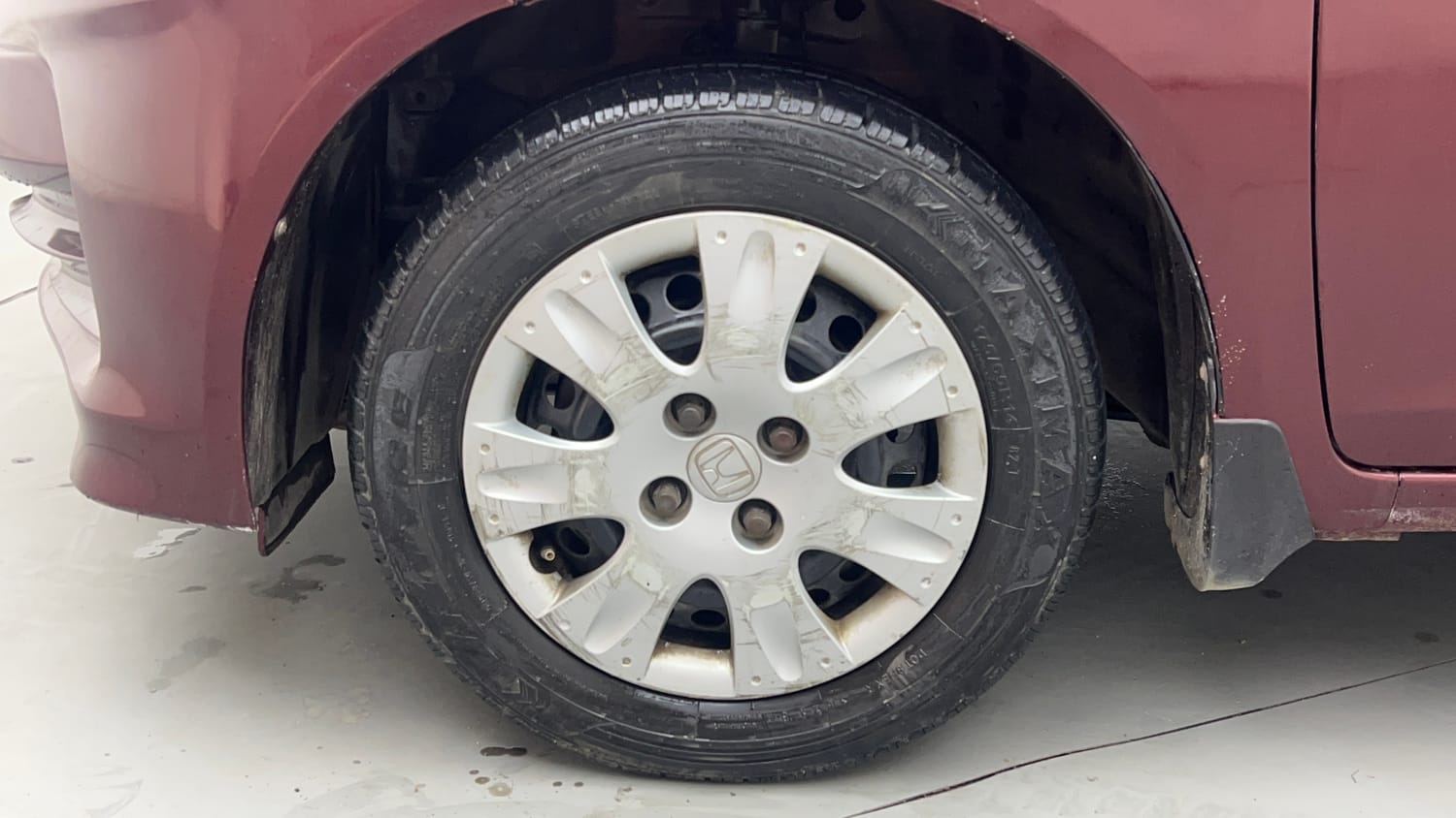 Used 2015 Honda Amaze 1.2 S i-VTEC Petrol Manual tyres LEFT FRONT TYRE RIM VIEW