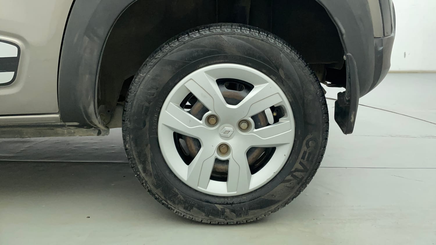 Used 2018 Renault Kwid 1.0 RXT AMT Opt Petrol Automatic tyres LEFT REAR TYRE RIM VIEW