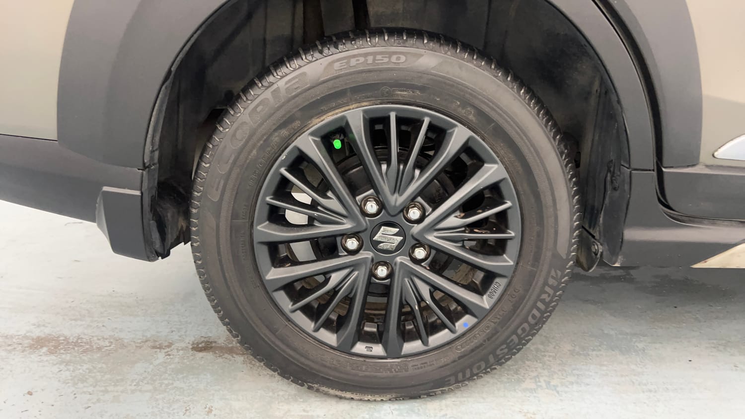 Used 2022 Maruti Suzuki XL6 Zeta AT Petrol Petrol Automatic tyres RIGHT REAR TYRE RIM VIEW